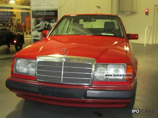 Mercedes-Benz  E 200 5