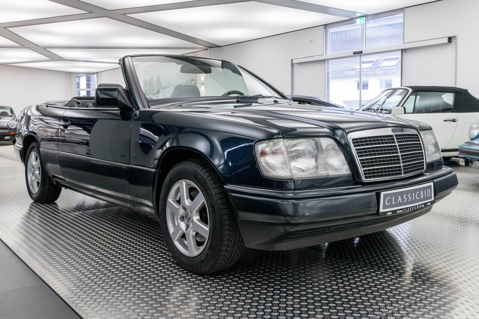 Mercedes-Benz  E 200 2
