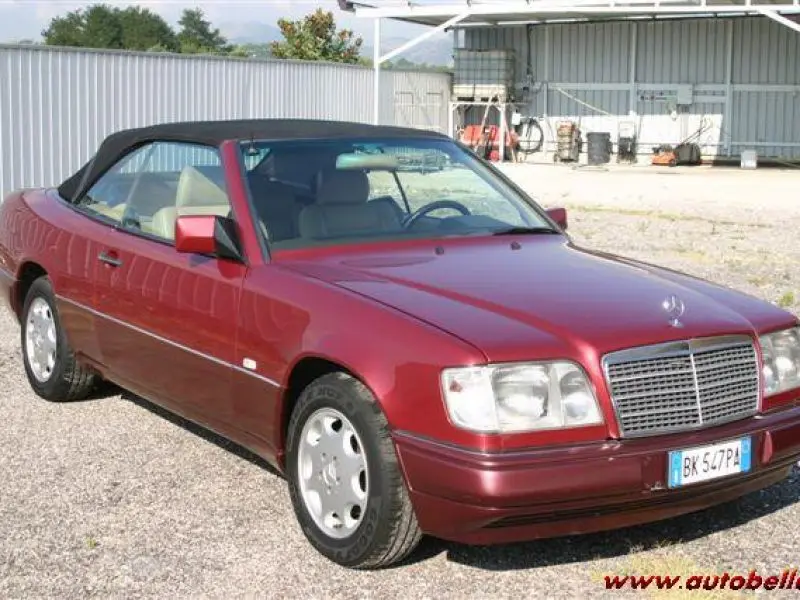 Mercedes-Benz  E 200 4