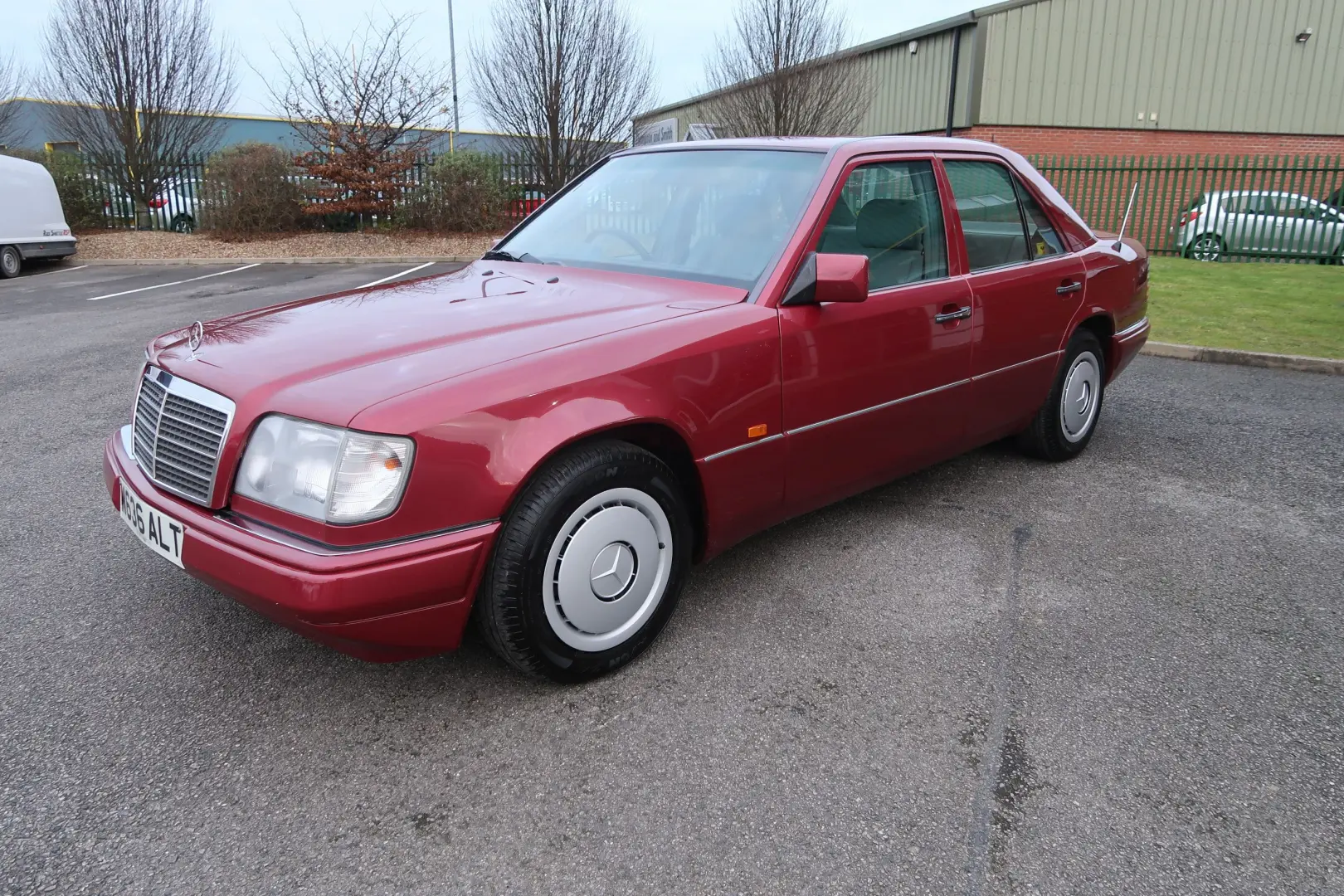 Mercedes-Benz  E 200 4