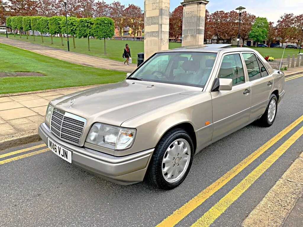 Mercedes-Benz  E 200 5