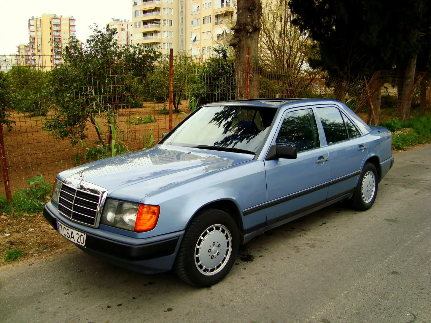 Mercedes-Benz  E 200 6
