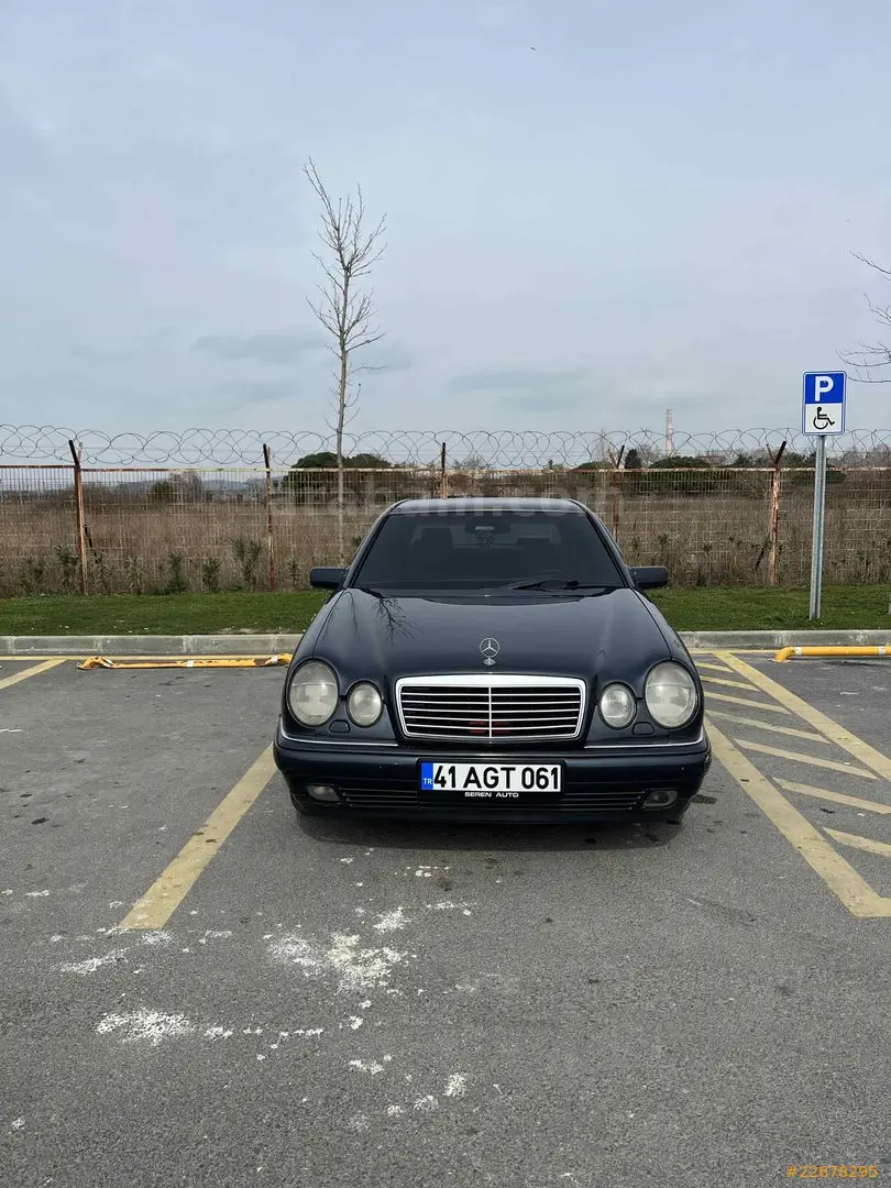Mercedes-Benz  E 200 Avantgarde 1
