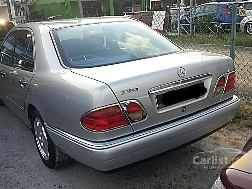 Mercedes-Benz  E 200 Avantgarde 6