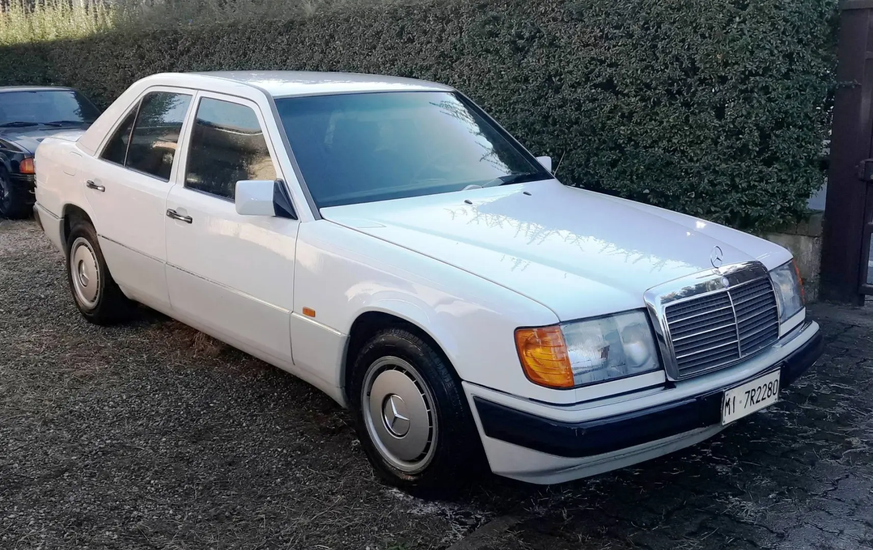 Mercedes-Benz  E 200 C16V 1