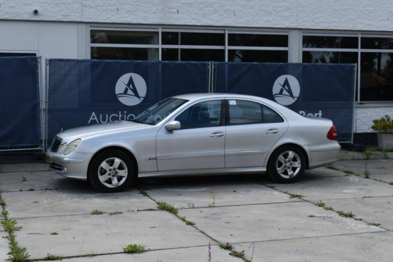 Mercedes-Benz  E 200 CDI Avantgarde 6