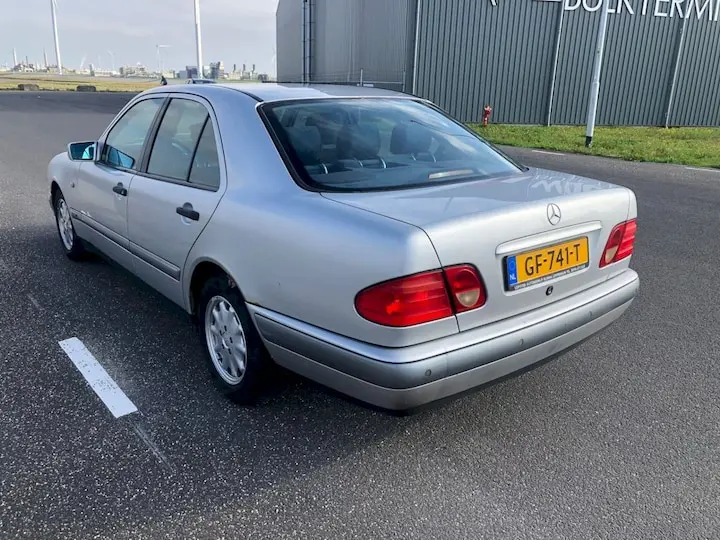 Mercedes-Benz  E 200 CDI Classic 0