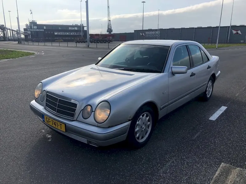 Mercedes-Benz  E 200 CDI Classic 2