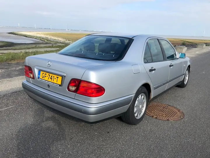 Mercedes-Benz  E 200 CDI Classic 3