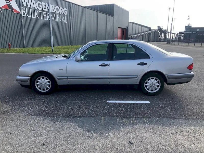 Mercedes-Benz  E 200 CDI Classic 6