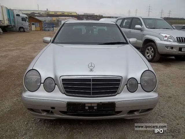 Mercedes-Benz  E 200 Classic 2