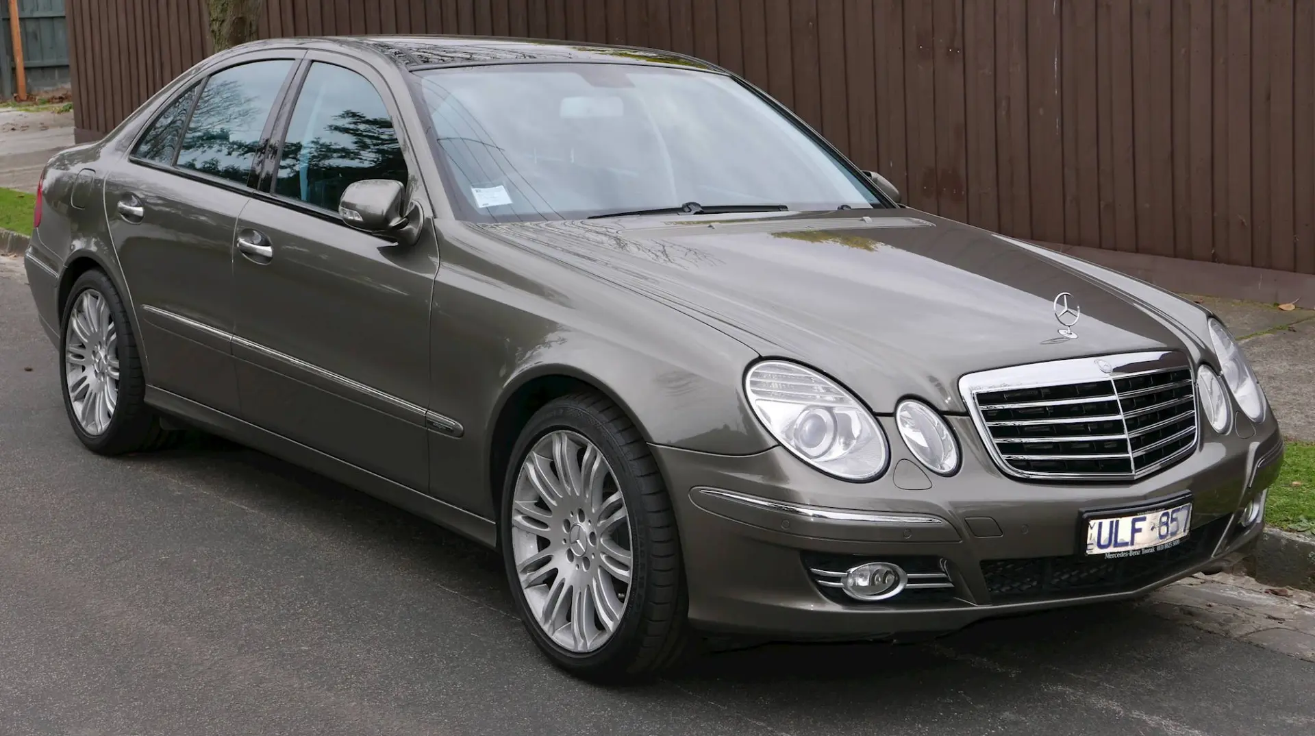 Mercedes-Benz  E 500 Elegance 1