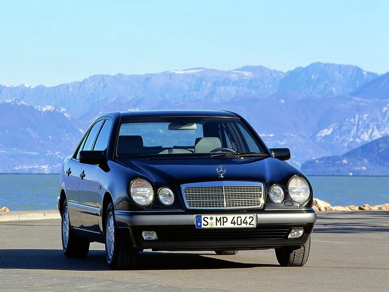 Mercedes-Benz  E 200 CDI Elegance 0