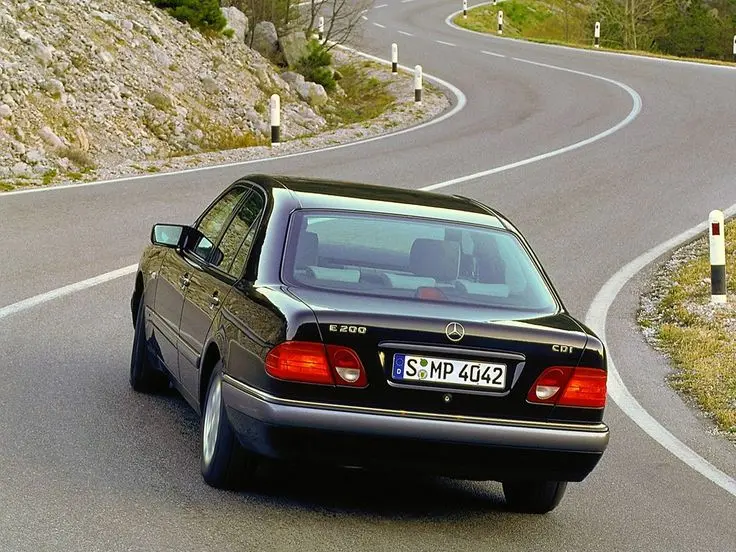 Mercedes-Benz  E 200 CDI Elegance 5