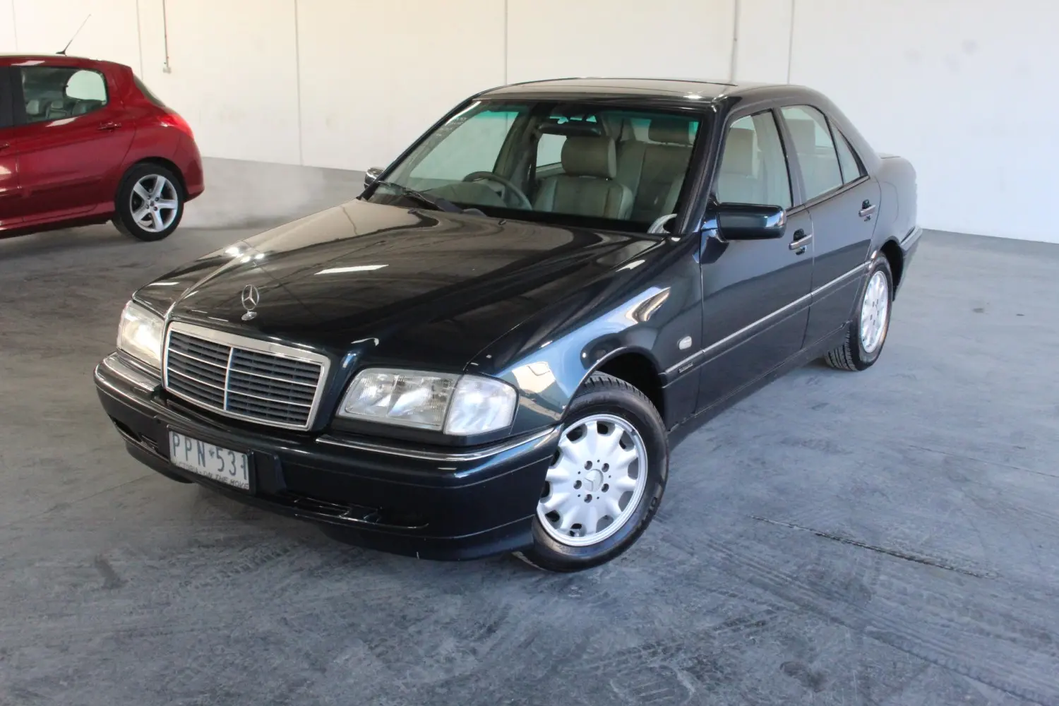 Mercedes-Benz  E 200 CDI Elegance 2