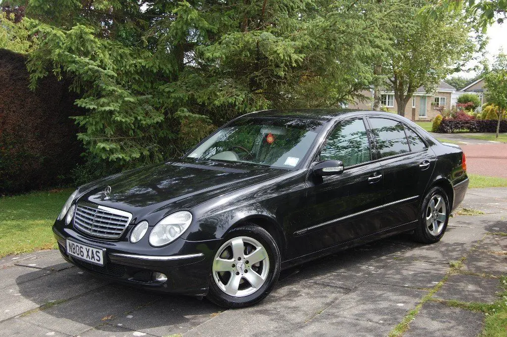 Mercedes-Benz  E 200 CDI Elegance 4