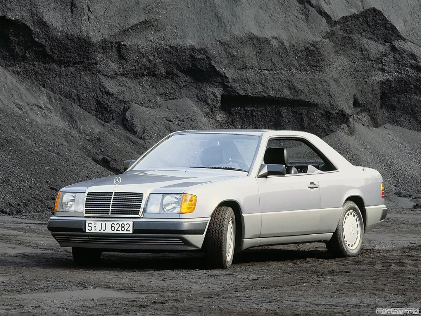 Mercedes-Benz  E 200 CE 3