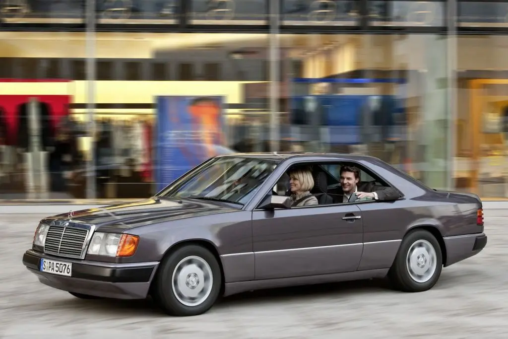 Mercedes-Benz  E 200 CE 4