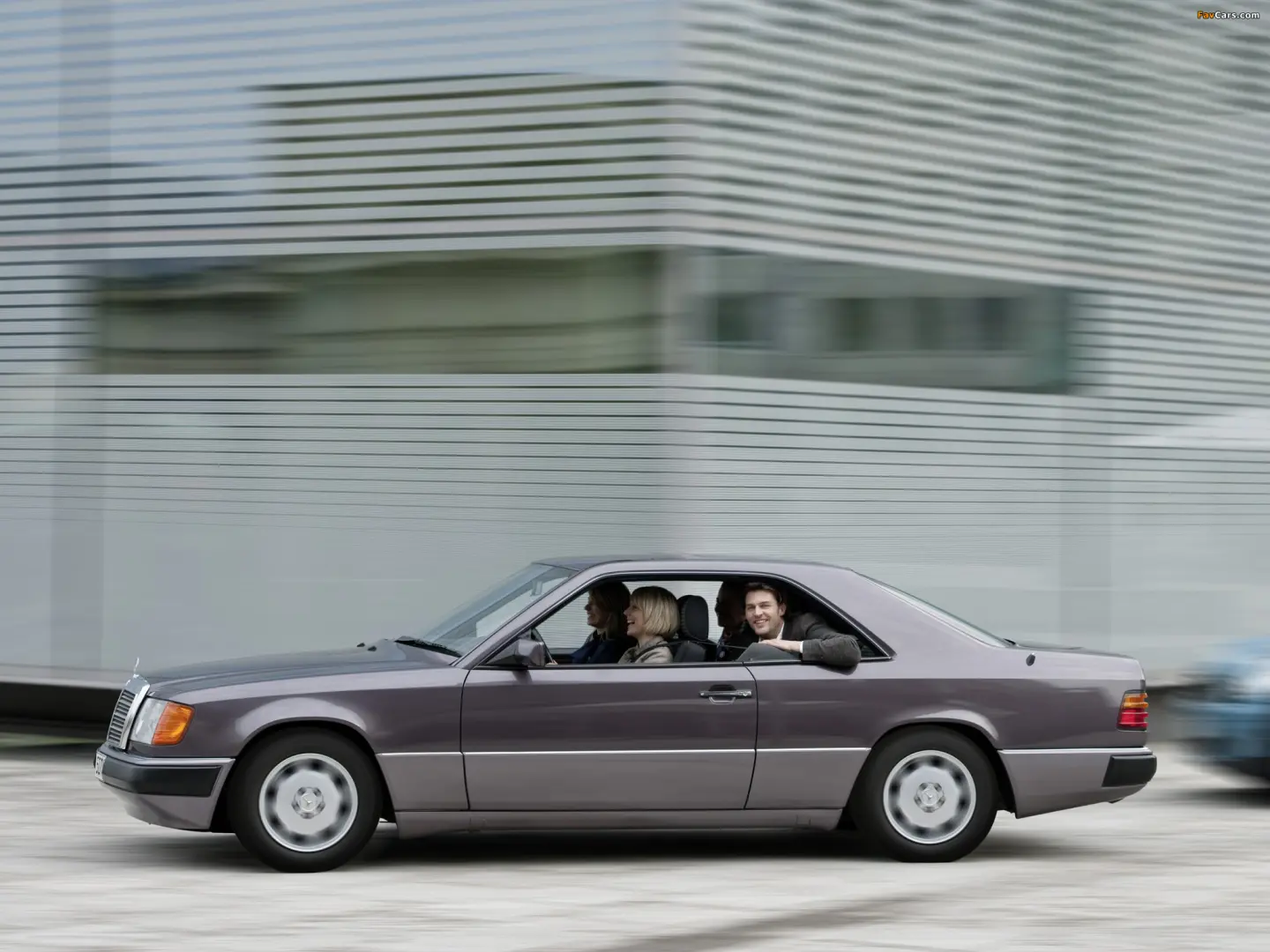 Mercedes-Benz  E 200 CE 5