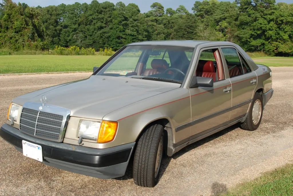 Mercedes-Benz  E 200 CE 7