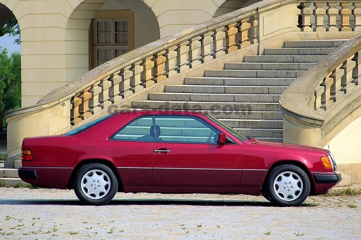 Mercedes-Benz  E 200 CE 6