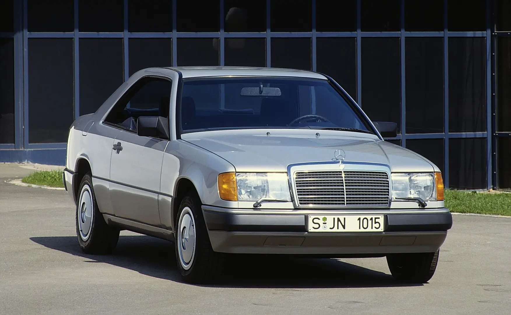 Mercedes-Benz  E 200 CE 6