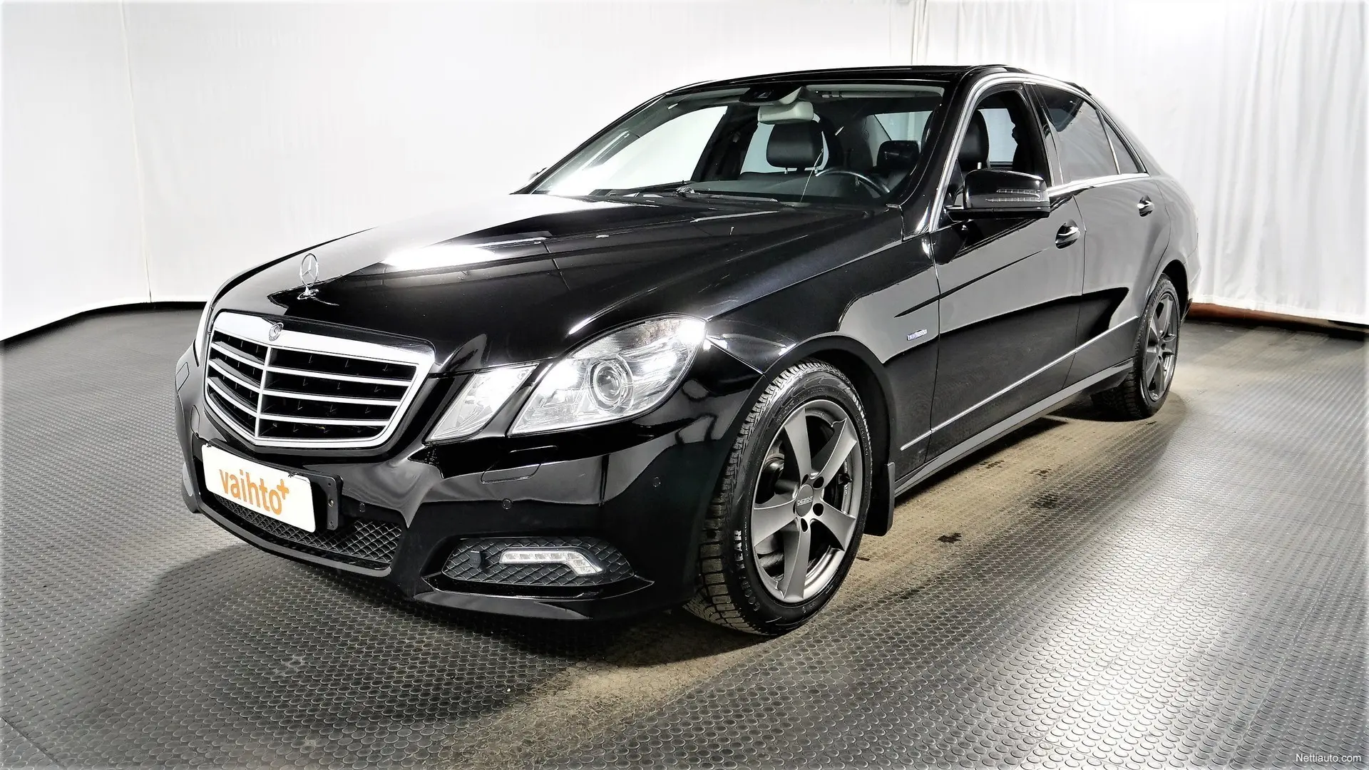 Mercedes-Benz  E 200 CGI AMG 1