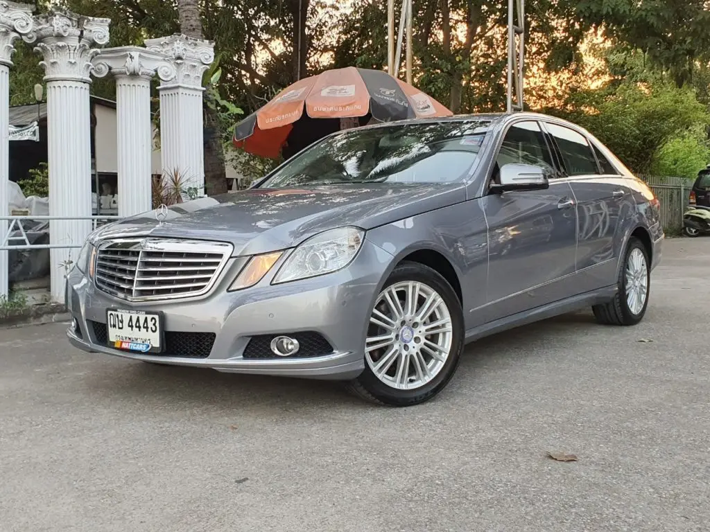 Mercedes-Benz  E 200 CGI Elegance 1