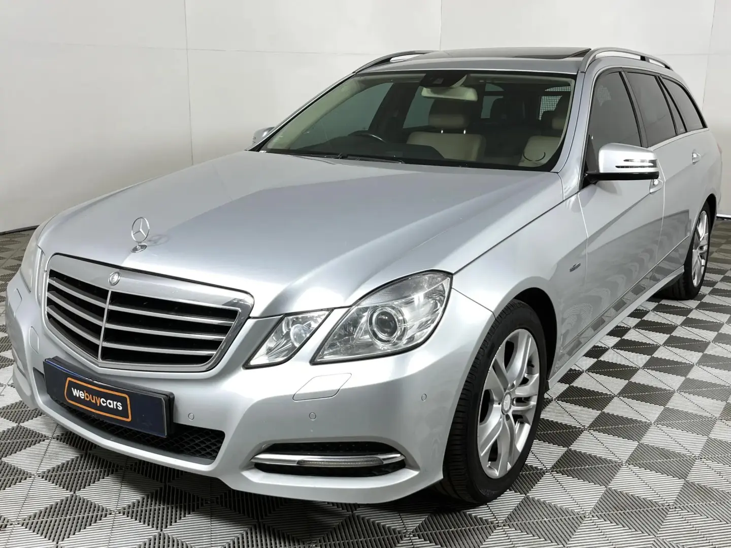 Mercedes-Benz  E 200 CGI BlueEFFICIENCY Avantgarde 7G-Tronic 6