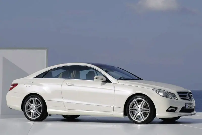 Mercedes-Benz  E 200 CGI Dynamic 1