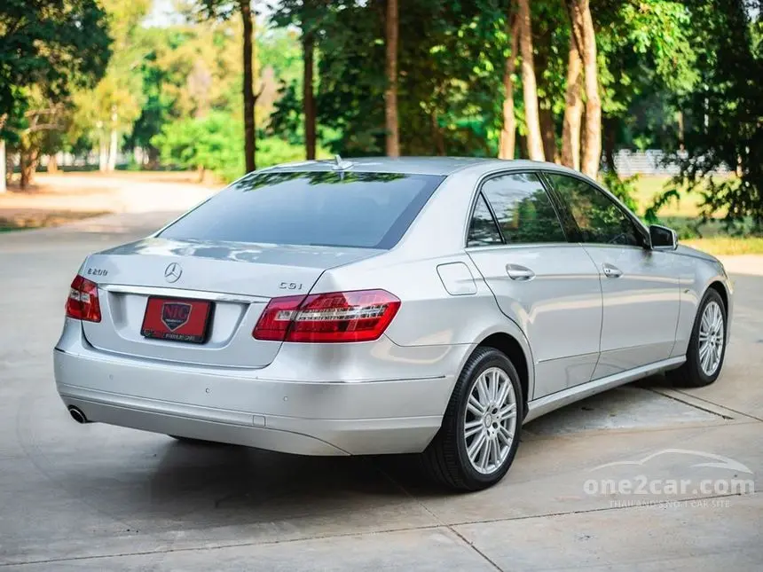 Mercedes-Benz  E 200 CGI Elegance 7