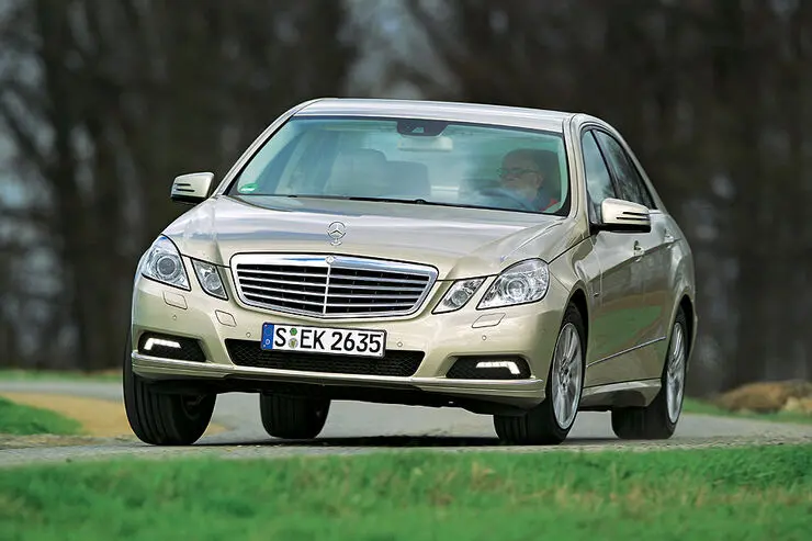 Mercedes-Benz  E 200 CGI Prime 5