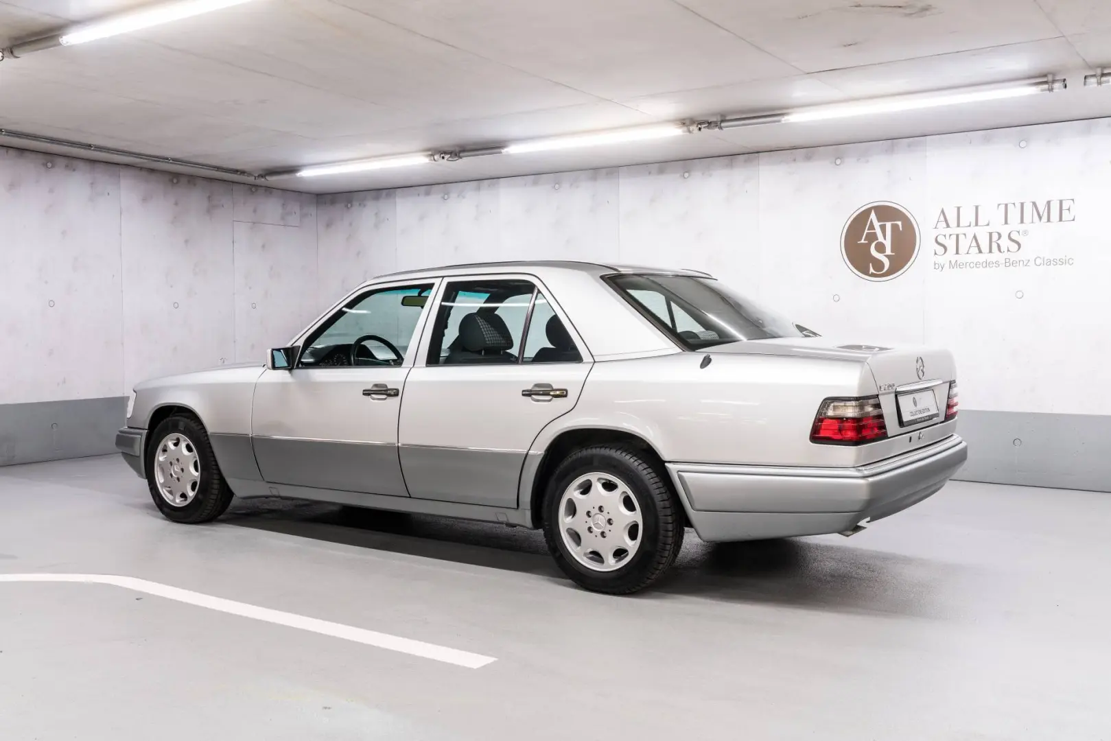 Mercedes-Benz  E 200 Classic 5