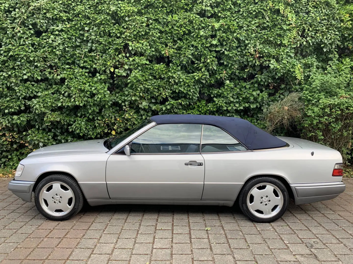 Mercedes-Benz  E 200 Classic 6