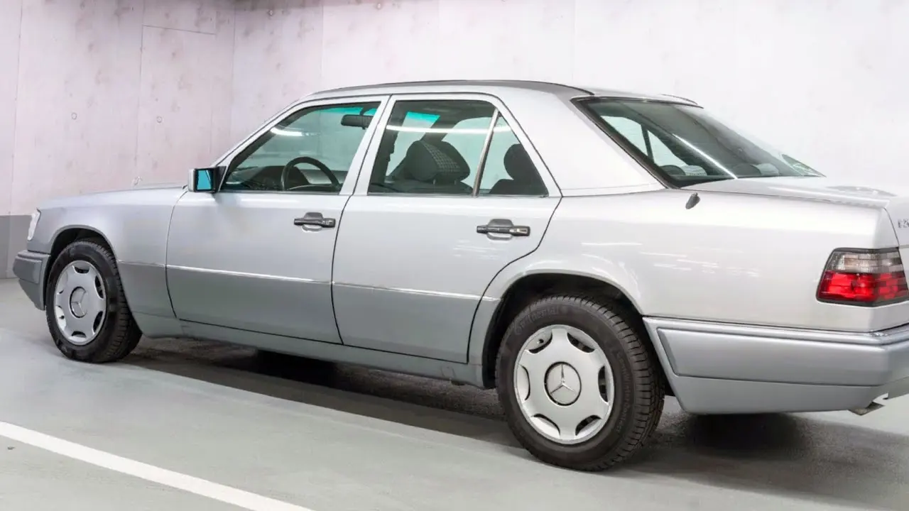 Mercedes-Benz  E 200 Classic 7