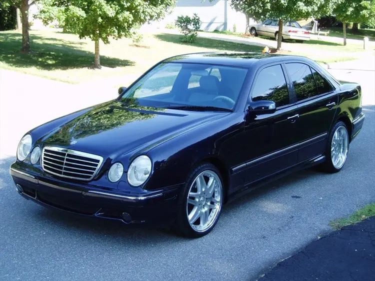 Mercedes-Benz  E 200 Classic 3