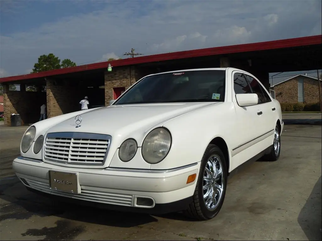 Mercedes-Benz  E 200 Classic 4