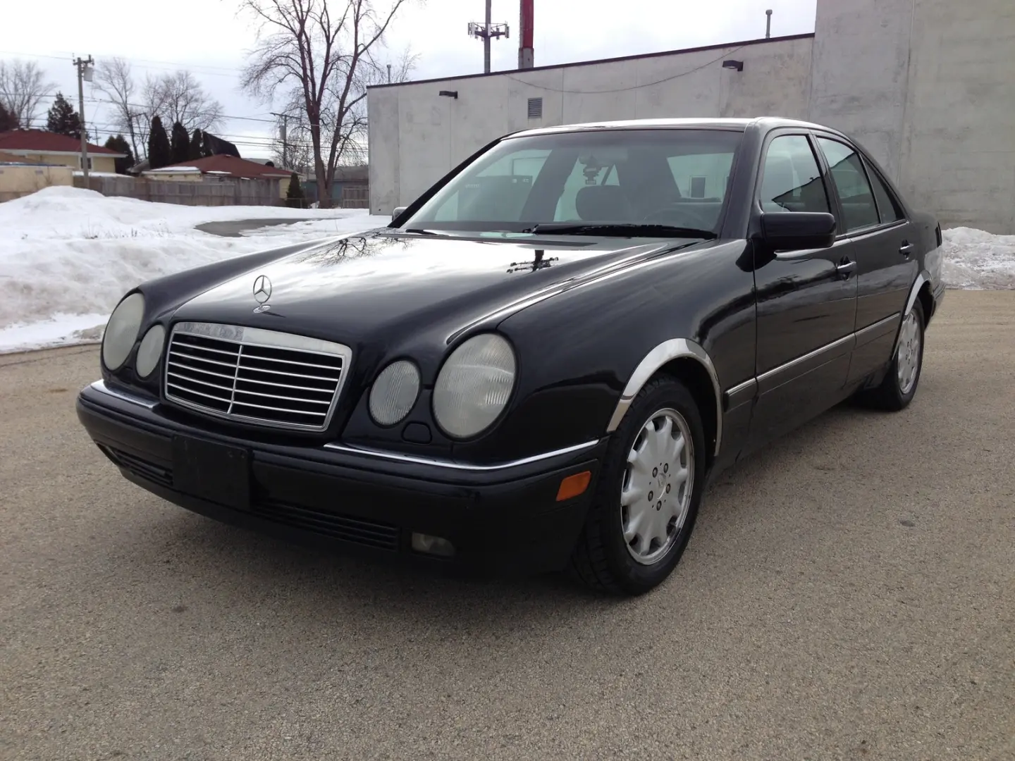 Mercedes-Benz  E 320 Classic 1
