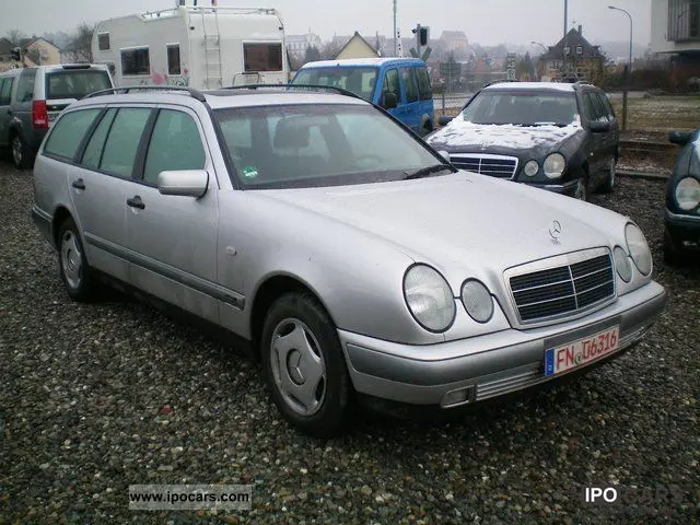 Mercedes-Benz  E 200 Classic 3
