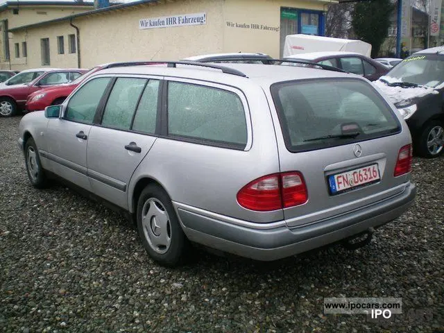 Mercedes-Benz  E 200 Classic 6