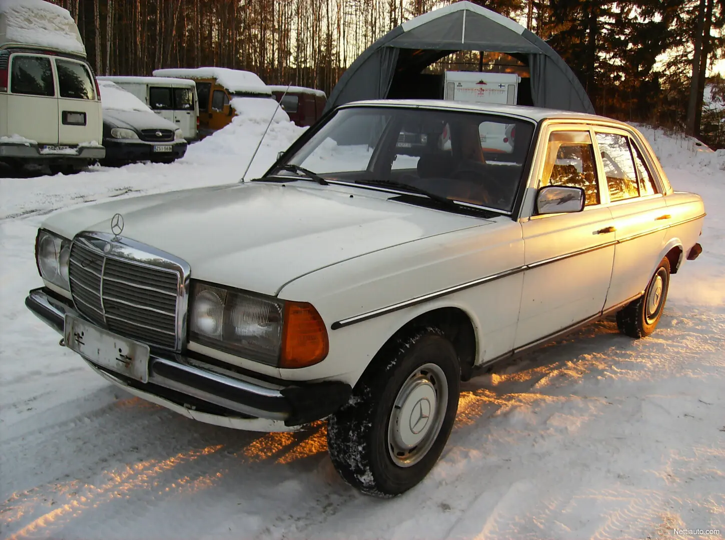 Mercedes-Benz  E 200 D 1