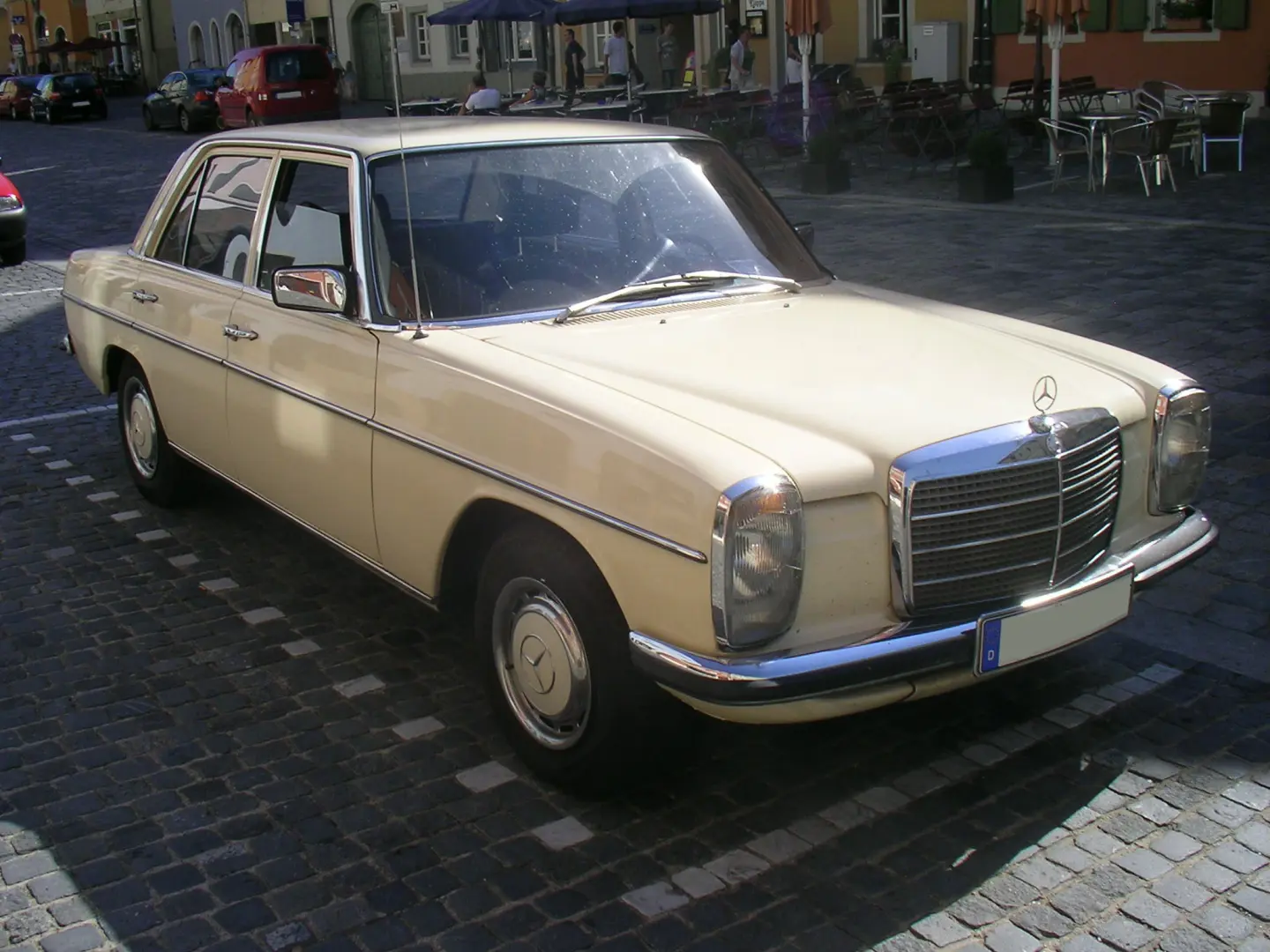 Mercedes-Benz  E 200 D 4
