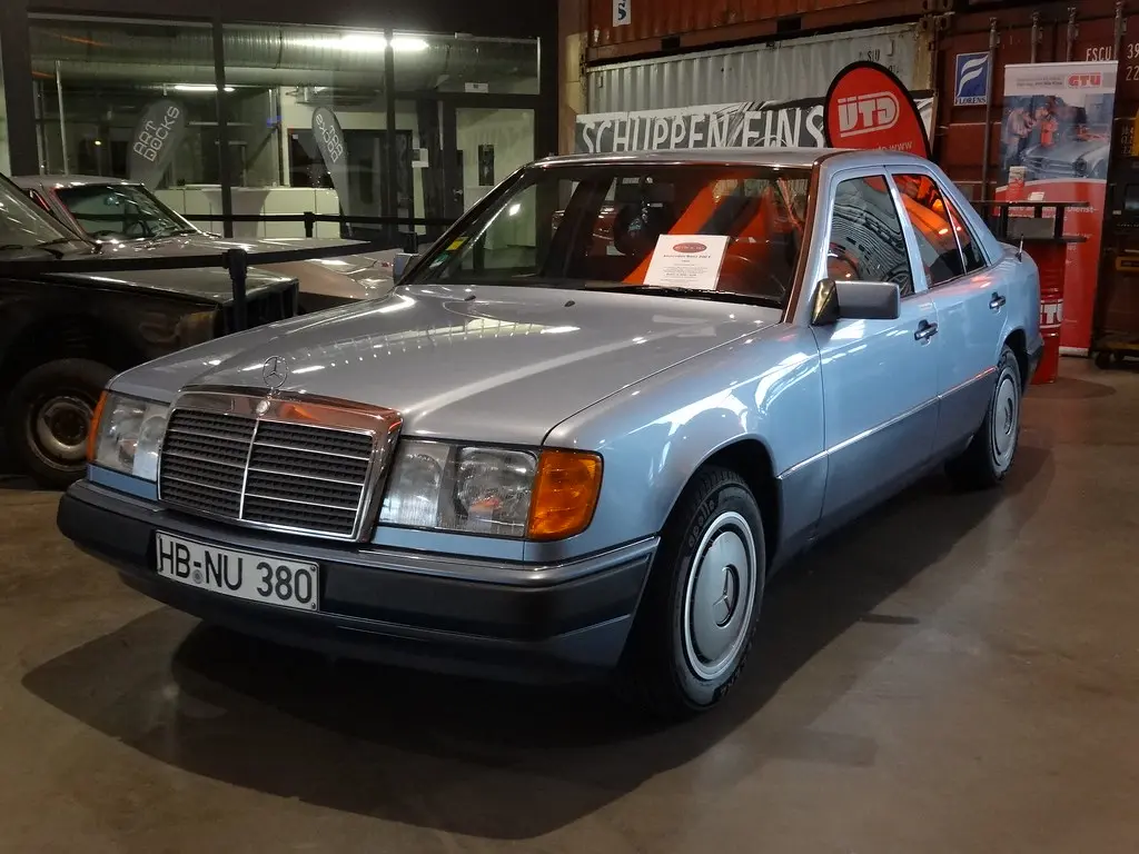 Mercedes-Benz  E 200 D 0