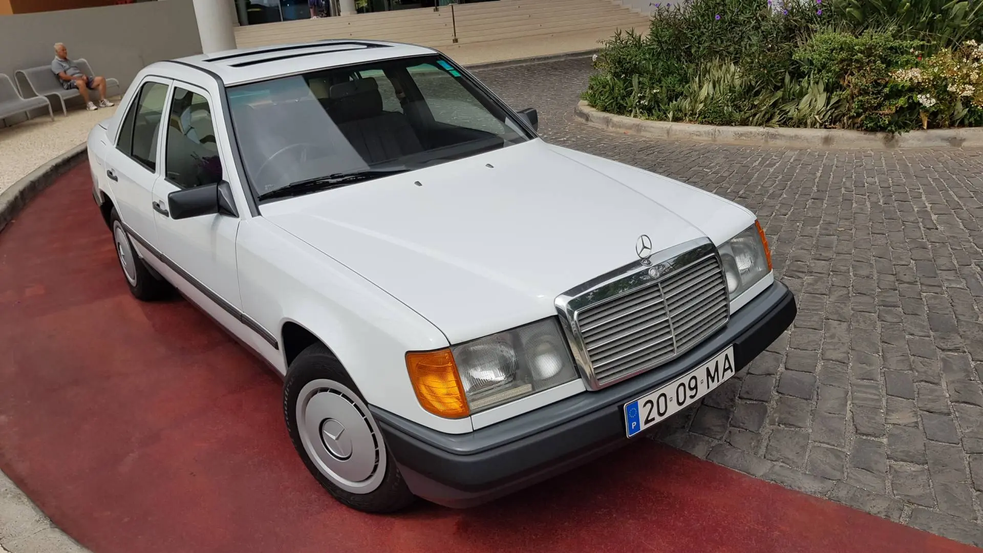 Mercedes-Benz  E 200 D 2