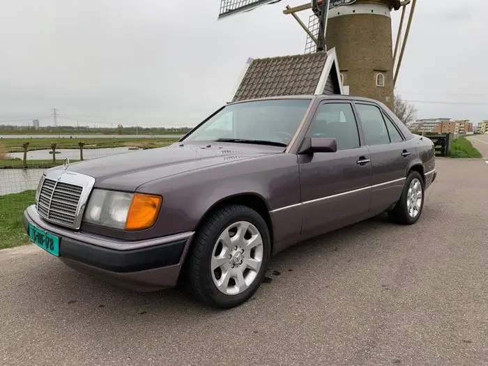 Mercedes-Benz  E 200 D 4