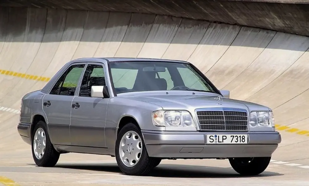Mercedes-Benz  E 200 1