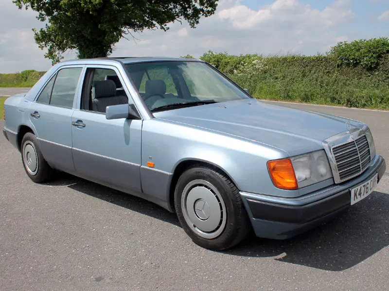 Mercedes-Benz  E 200 2