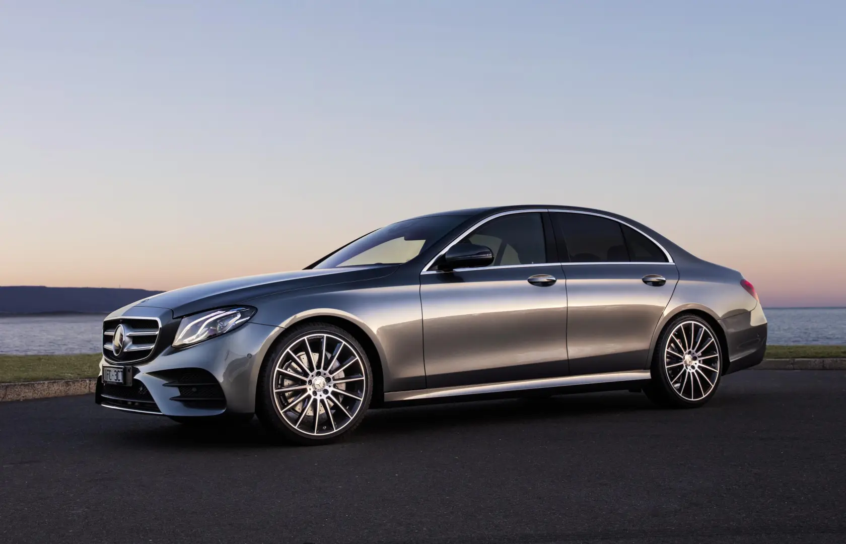 Mercedes-Benz  E 200 d AMG 9G-Tronic 3