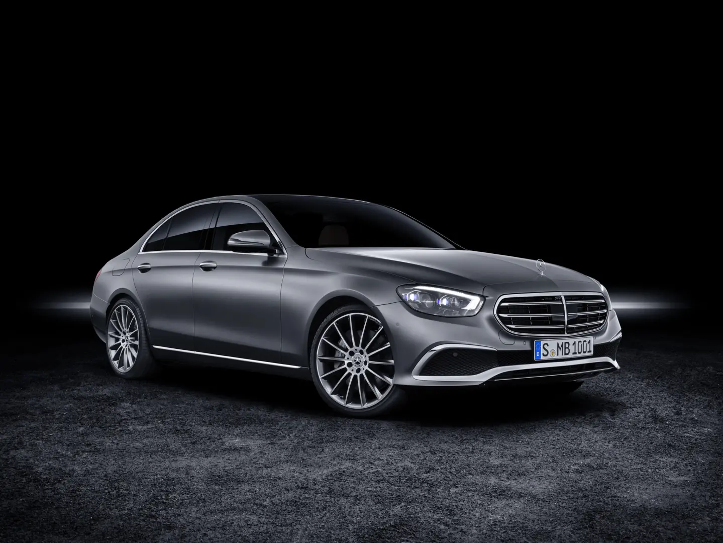 Mercedes-Benz  E 200 d AMG 9G-Tronic 1