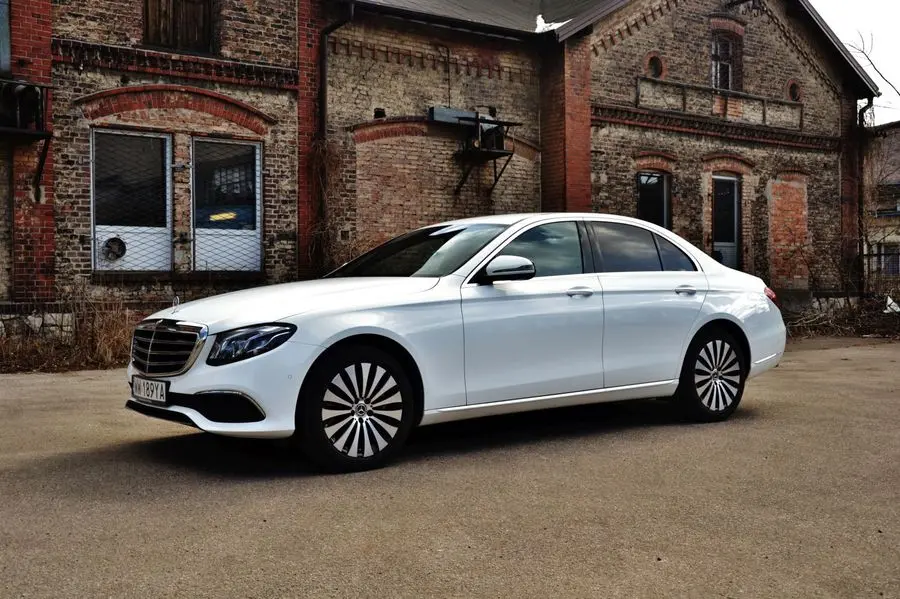 Mercedes-Benz  E 200 d Exclusive 9G-Tronic 0
